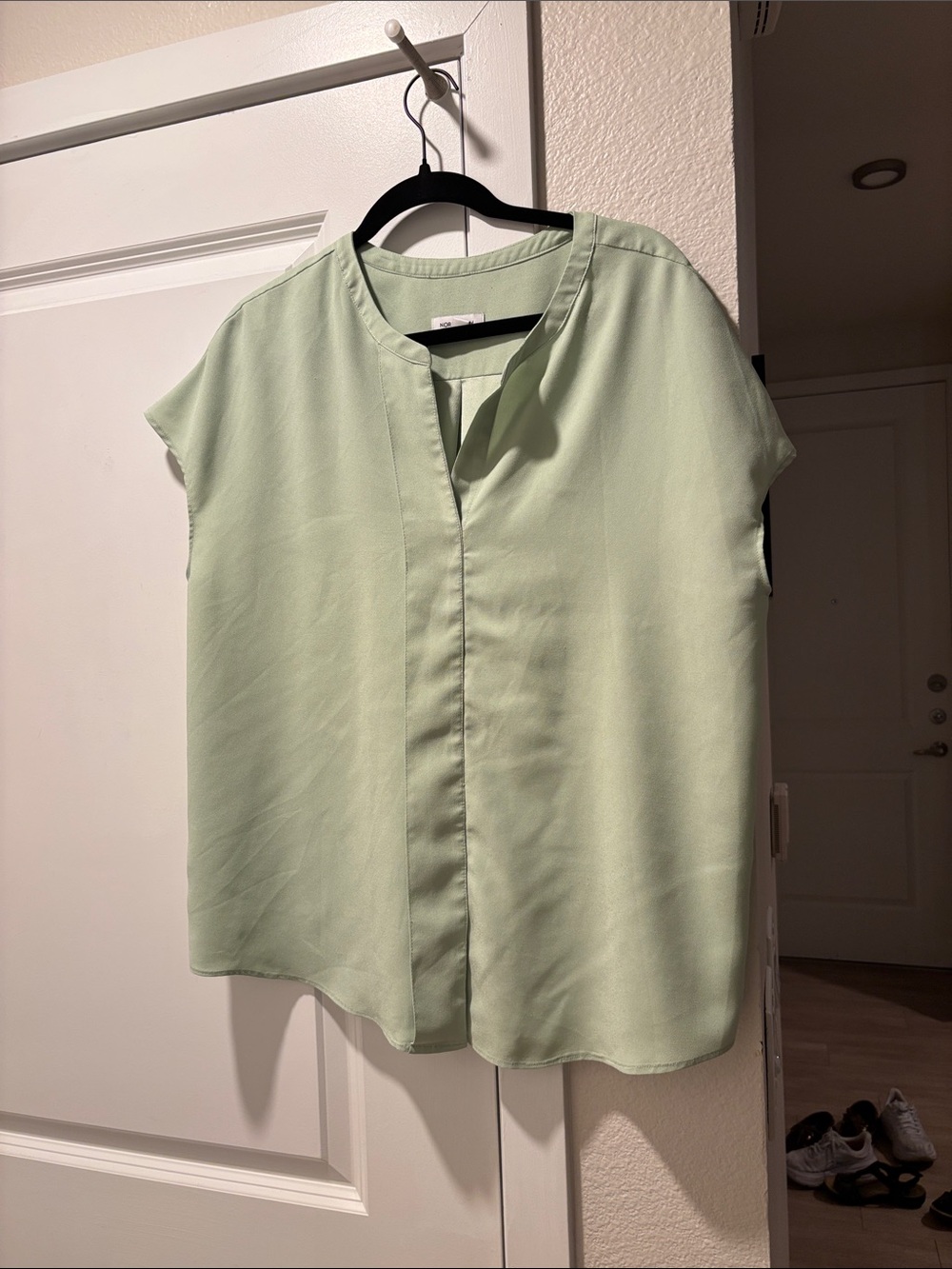 Nordstrom Mint Green Short-Sleeve Split-Neck Blouse
